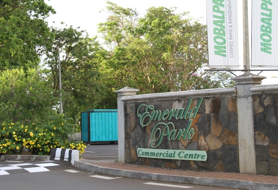 Centre Commercial Emerald Park, Trianon